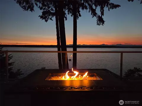 3810 Forest Beach Dr NW, Gig Harbor, WA 98335