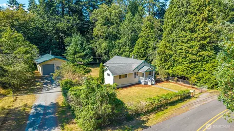 6350 Brighton Beach Rd, Clinton, WA 98236