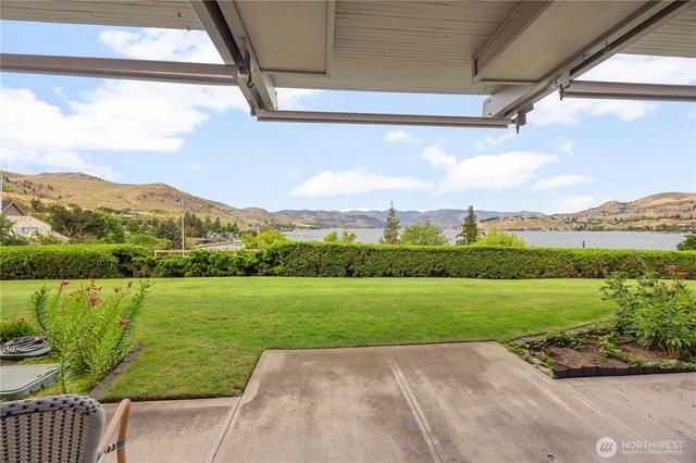 301 S 3rd St #3, Chelan, WA 98816