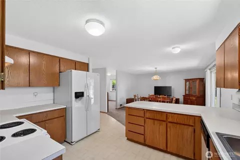 Kitchen - 21619 185th St E, Orting, WA 98360 photo 4 of 4