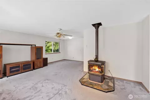 Living - 21619 185th St E, Orting, WA 98360 photo 2 of 6