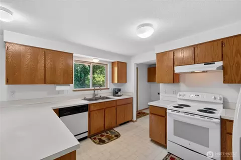 Kitchen - 21619 185th St E, Orting, WA 98360 photo 2 of 4