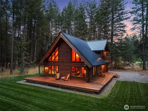 65 Mazama Pines Ln, Mazama, WA 98833