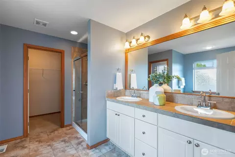 Bath - 18208 2nd Pl W #B, Bothell, WA 98012 photo 2 of 4