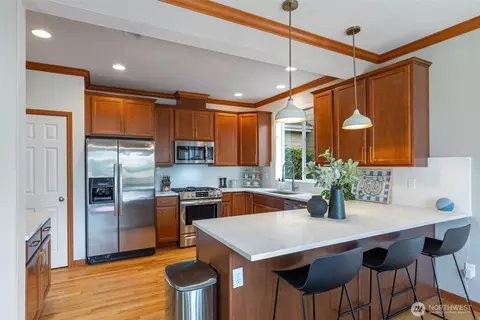 Kitchen - 18208 2nd Pl W #B, Bothell, WA 98012 photo 1 of 4