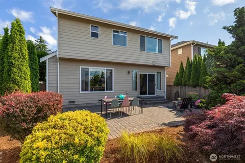 Exterior - 18208 2nd Pl W #B, Bothell, WA 98012 photo 5 of 7
