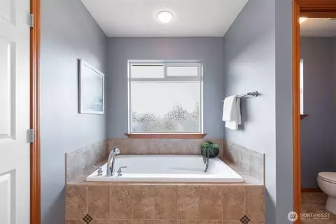 Bath - 18208 2nd Pl W #B, Bothell, WA 98012 photo 3 of 4