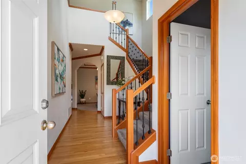 Entry Way - 18208 2nd Pl W #B, Bothell, WA 98012 photo 2 of 2