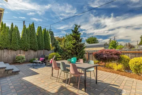 Exterior - 18208 2nd Pl W #B, Bothell, WA 98012 photo 4 of 7