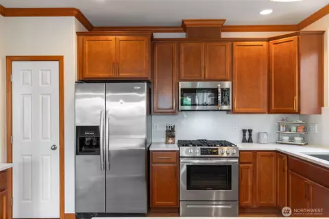 Kitchen - 18208 2nd Pl W #B, Bothell, WA 98012 photo 3 of 4