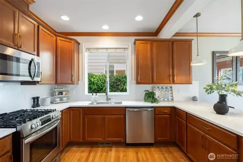 Kitchen - 18208 2nd Pl W #B, Bothell, WA 98012 photo 2 of 4