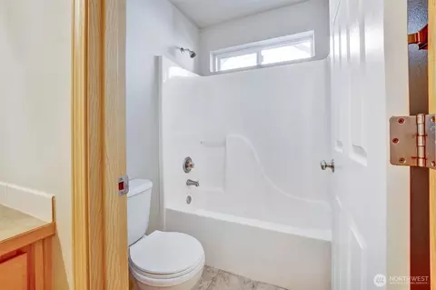 Bath - 2426 Stafford Way, Bothell, WA 98012 photo 6 of 6