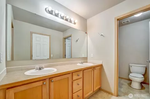 Bath - 2426 Stafford Way, Bothell, WA 98012 photo 3 of 6