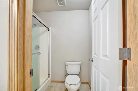 Bath - 2426 Stafford Way, Bothell, WA 98012 photo 4 of 6