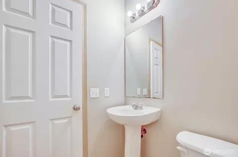 Bath - 2426 Stafford Way, Bothell, WA 98012 photo 1 of 6
