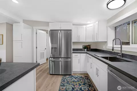 Kitchen - 931 236th Pl SW, Bothell, WA 98021 photo 2 of 3