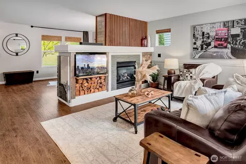34833 SE Ridge St, Snoqualmie, WA 98065