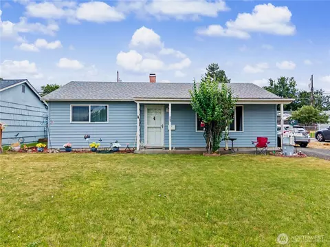 709 S Hawthorne Dr, Moses Lake, WA 98837