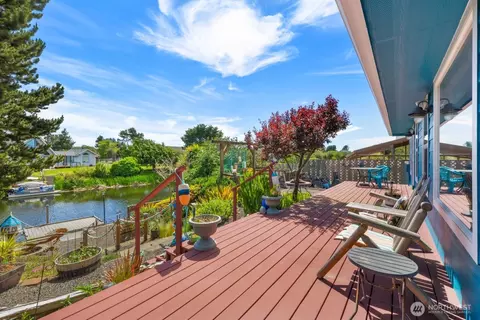 161 N Razor Clam Dr SW, Ocean Shores, WA 98569
