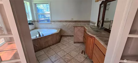 Bath - 13415 Meadow Rd, Everett, WA 98208 photo 1 of 3