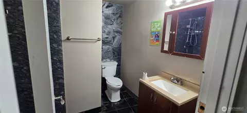 Bath - 13415 Meadow Rd, Everett, WA 98208 photo 2 of 3
