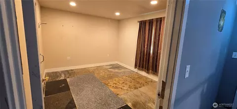 Entry Way - 13415 Meadow Rd, Everett, WA 98208 photo 1 of 1