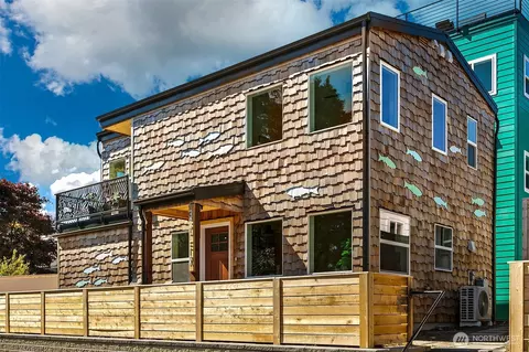 330 NElk Pl, Seattle, WA 98115