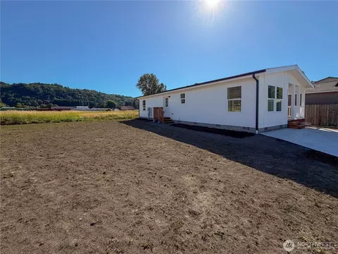 Exterior - 4565 Windemere St, Longview, WA 98632 photo 1 of 3