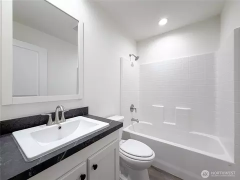 Bath - 4565 Windemere St, Longview, WA 98632 photo 1 of 2