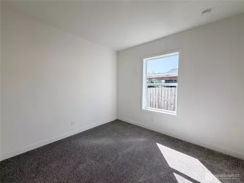 Bedroom - 4565 Windemere St, Longview, WA 98632 photo 2 of 3