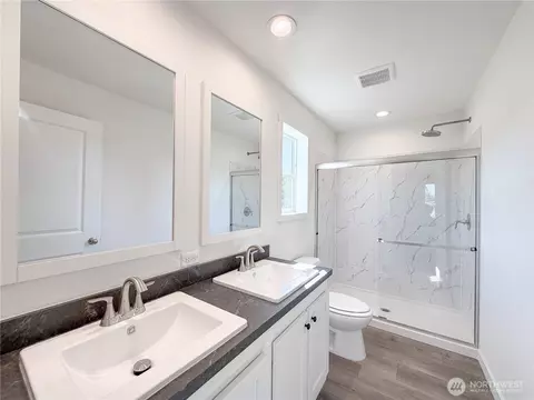 Bath - 4565 Windemere St, Longview, WA 98632 photo 2 of 2