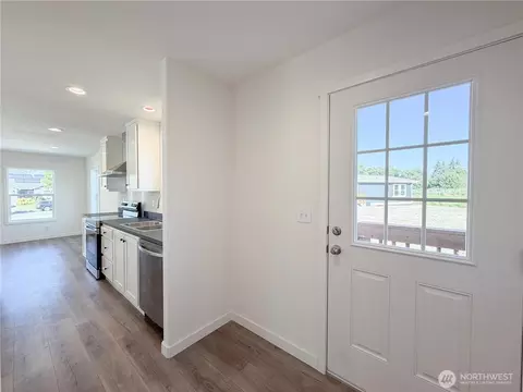 Entry Way - 4565 Windemere St, Longview, WA 98632 photo 1 of 1