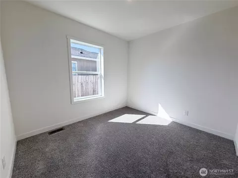 Bedroom - 4565 Windemere St, Longview, WA 98632 photo 1 of 3