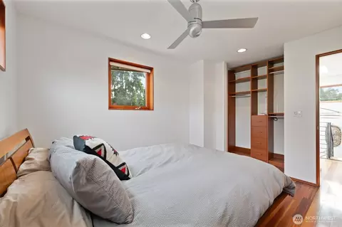 Bedroom - 209 12th Ave E, Seattle, WA 98102 photo 1 of 7