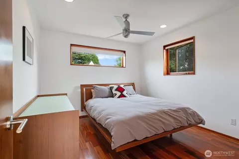 Bedroom - 209 12th Ave E, Seattle, WA 98102 photo 3 of 7
