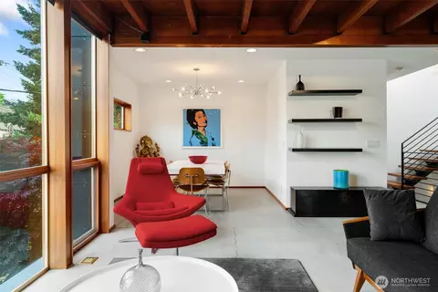 Dining - 209 12th Ave E, Seattle, WA 98102 photo 1 of 4