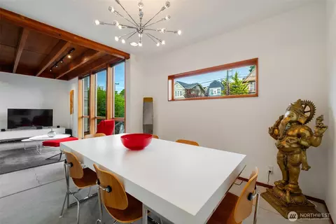 Dining - 209 12th Ave E, Seattle, WA 98102 photo 4 of 4