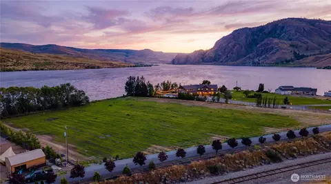 1 Stennes Dr, Pateros, WA 98846