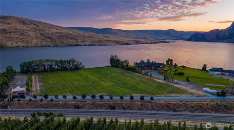 3 Stennes Dr, Pateros, WA 98846