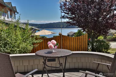 1383 Joseph Ln, Freeland, WA 98249