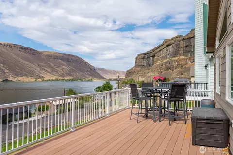 32611 Lakeshore Dr NE, Coulee City, WA 99115