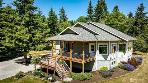 343 Olympic Bay Ln, Oak Harbor, WA 98277