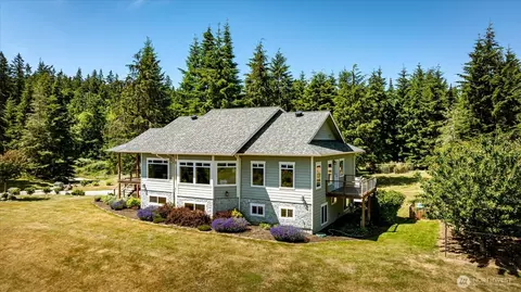 343 Olympic Bay Ln, Oak Harbor, WA 98277