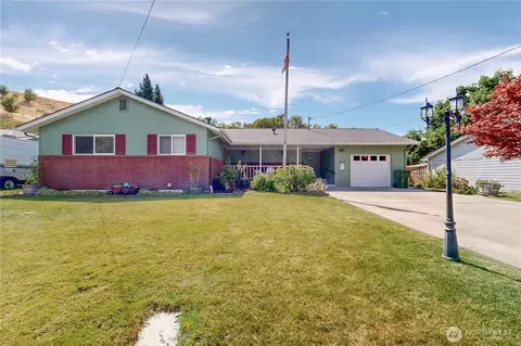 412 SW Parkview St, Milton Freewater, OR 97862