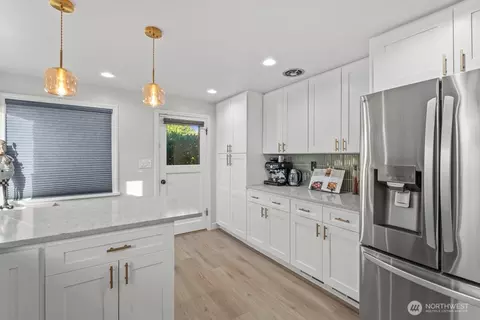 Kitchen - 422 Crown Dr, Everett, WA 98203 photo 2 of 5