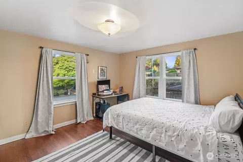 Bedroom - 422 Crown Dr, Everett, WA 98203 photo 3 of 4