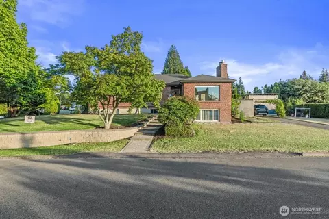 Exterior - 422 Crown Dr, Everett, WA 98203 photo 2 of 5