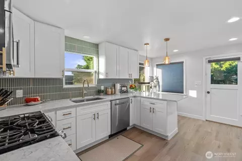 Kitchen - 422 Crown Dr, Everett, WA 98203 photo 1 of 5