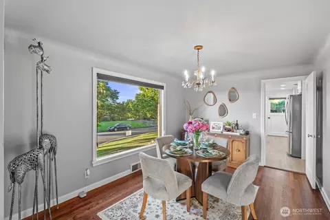 Dining - 422 Crown Dr, Everett, WA 98203 photo 3 of 3