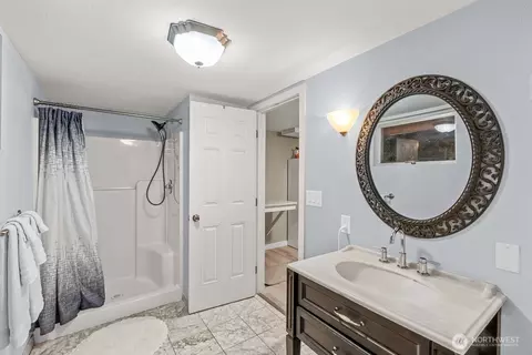 Bath - 422 Crown Dr, Everett, WA 98203 photo 4 of 4